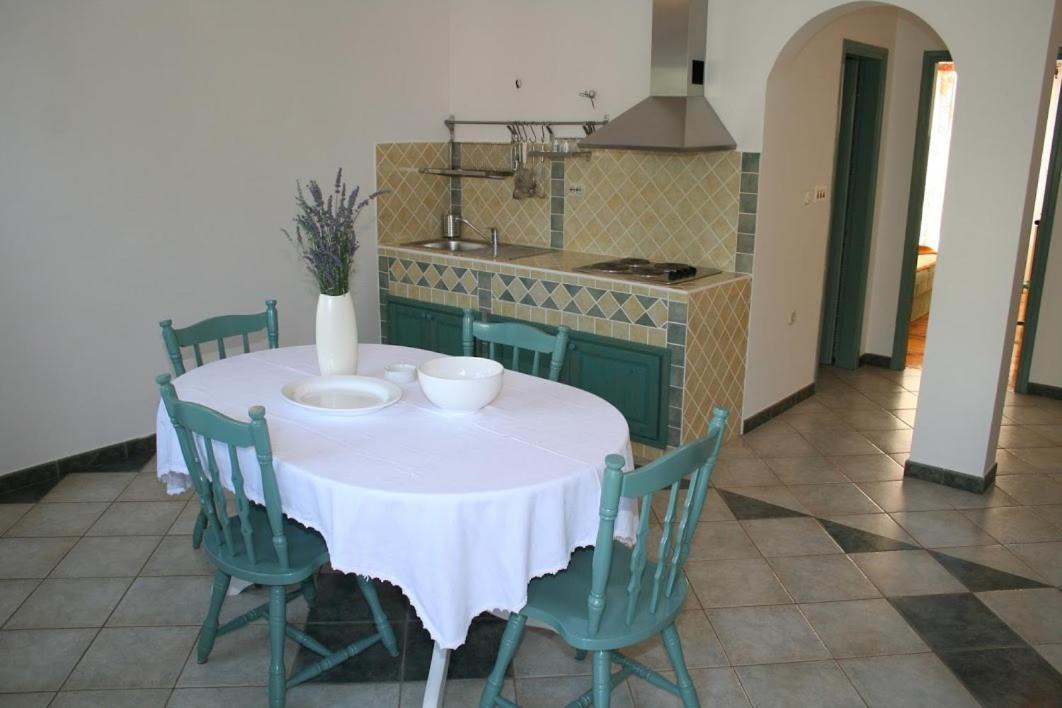 ילסה Apartmani Mladina מראה חיצוני תמונה